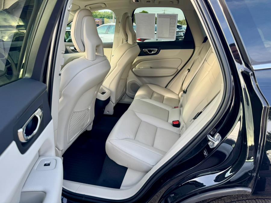 2018 Volvo XC60 T6 Momentum photo 17