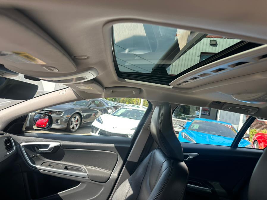 2016 Volvo V60 T5 Premier photo 21