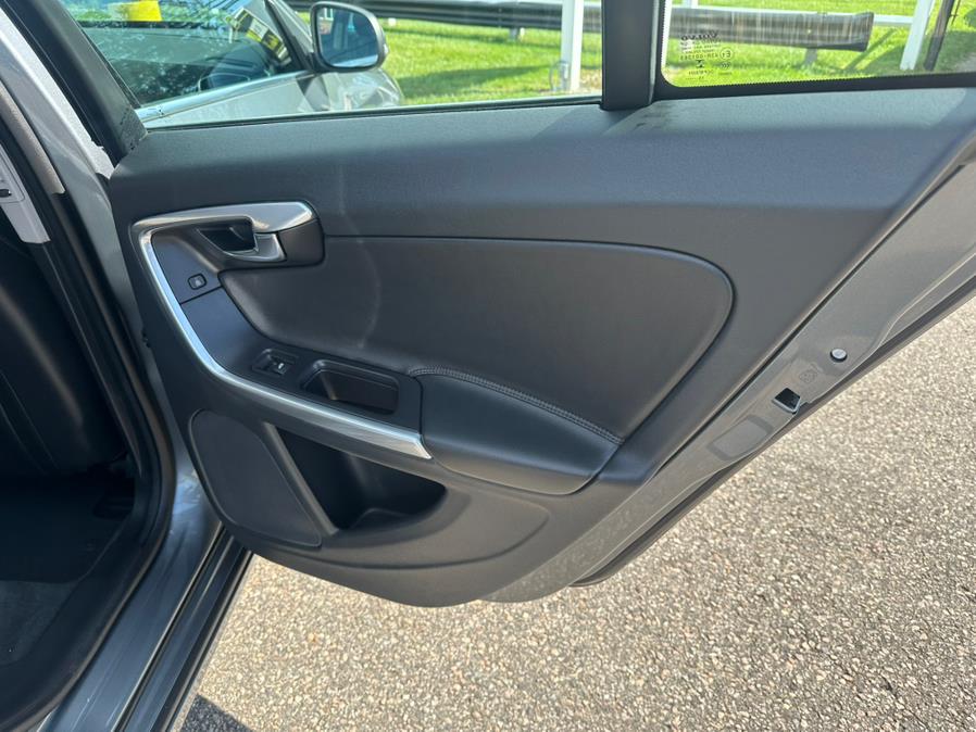 2016 Volvo V60 T5 Premier photo 15