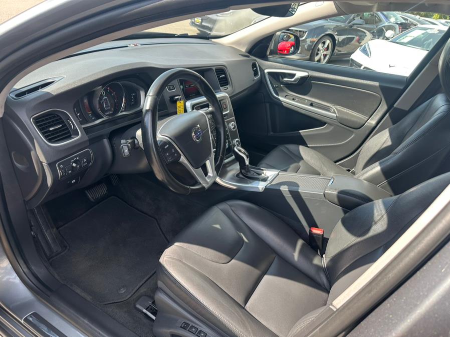 2016 Volvo V60 T5 Premier photo 9