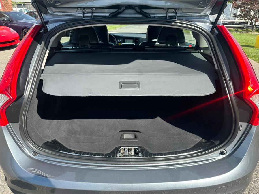 2016 Volvo V60 T5 Premier photo 25