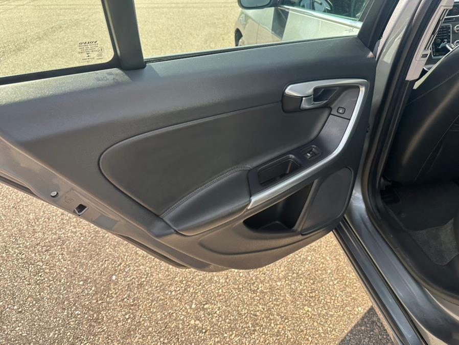 2016 Volvo V60 T5 Premier photo 14