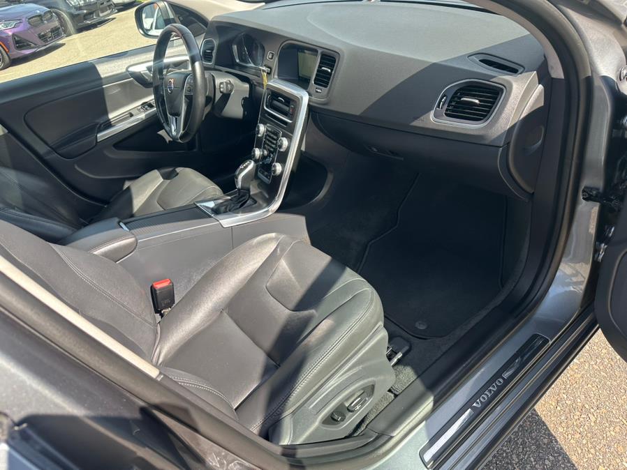 2016 Volvo V60 T5 Premier photo 11