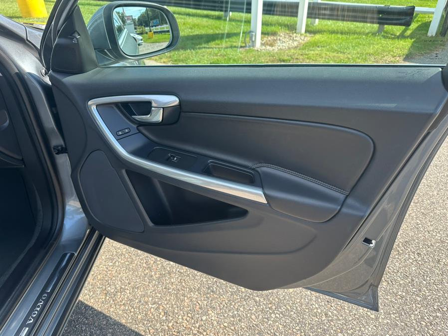2016 Volvo V60 T5 Premier photo 8