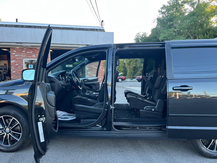 2016 Dodge Grand Caravan 4dr Wgn SXT, available for sale in Swansea, Massachusetts | Gas On The Run. Swansea, Massachusetts 2016 Dodge Grand Caravan 4dr Wgn SXT, available for sale in Swansea, Massachusetts | Gas On The Run. Swansea, Massachusetts