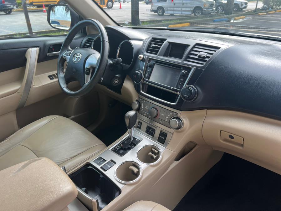 2013 Toyota Highlander FWD 4dr V6 SE (Natl), available for sale in Hialeah, Florida | The Palm Motors LLC. Hialeah, Florida 2013 Toyota Highlander FWD 4dr V6 SE (Natl), available for sale in Hialeah, Florida | The Palm Motors LLC. Hialeah, Florida