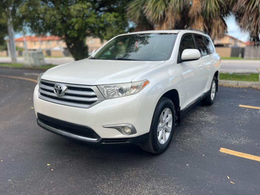 2013 Toyota Highlander FWD 4dr V6 SE (Natl), available for sale in Hialeah, Florida | The Palm Motors LLC. Hialeah, Florida 2013 Toyota Highlander FWD 4dr V6 SE (Natl), available for sale in Hialeah, Florida | The Palm Motors LLC. Hialeah, Florida