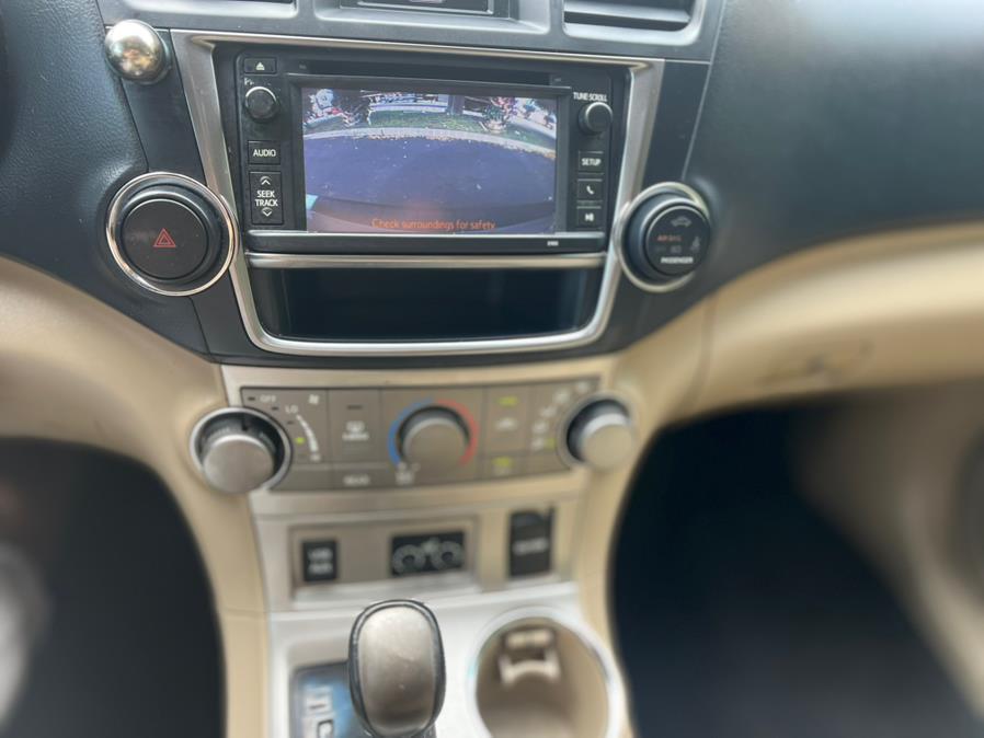 2013 Toyota Highlander FWD 4dr V6 SE (Natl), available for sale in Hialeah, Florida | The Palm Motors LLC. Hialeah, Florida 2013 Toyota Highlander FWD 4dr V6 SE (Natl), available for sale in Hialeah, Florida | The Palm Motors LLC. Hialeah, Florida