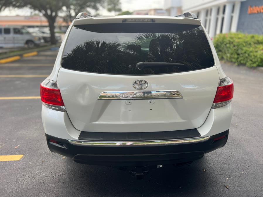 2013 Toyota Highlander FWD 4dr V6 SE (Natl), available for sale in Hialeah, Florida | The Palm Motors LLC. Hialeah, Florida 2013 Toyota Highlander FWD 4dr V6 SE (Natl), available for sale in Hialeah, Florida | The Palm Motors LLC. Hialeah, Florida