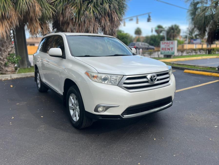 2013 Toyota Highlander FWD 4dr V6 SE (Natl), available for sale in Hialeah, Florida | The Palm Motors LLC. Hialeah, Florida 2013 Toyota Highlander FWD 4dr V6 SE (Natl), available for sale in Hialeah, Florida | The Palm Motors LLC. Hialeah, Florida