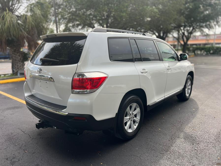 2013 Toyota Highlander FWD 4dr V6 SE (Natl), available for sale in Hialeah, Florida | The Palm Motors LLC. Hialeah, Florida 2013 Toyota Highlander FWD 4dr V6 SE (Natl), available for sale in Hialeah, Florida | The Palm Motors LLC. Hialeah, Florida