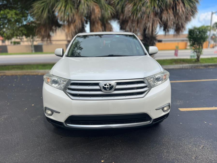 2013 Toyota Highlander FWD 4dr V6 SE (Natl), available for sale in Hialeah, Florida | The Palm Motors LLC. Hialeah, Florida 2013 Toyota Highlander FWD 4dr V6 SE (Natl), available for sale in Hialeah, Florida | The Palm Motors LLC. Hialeah, Florida