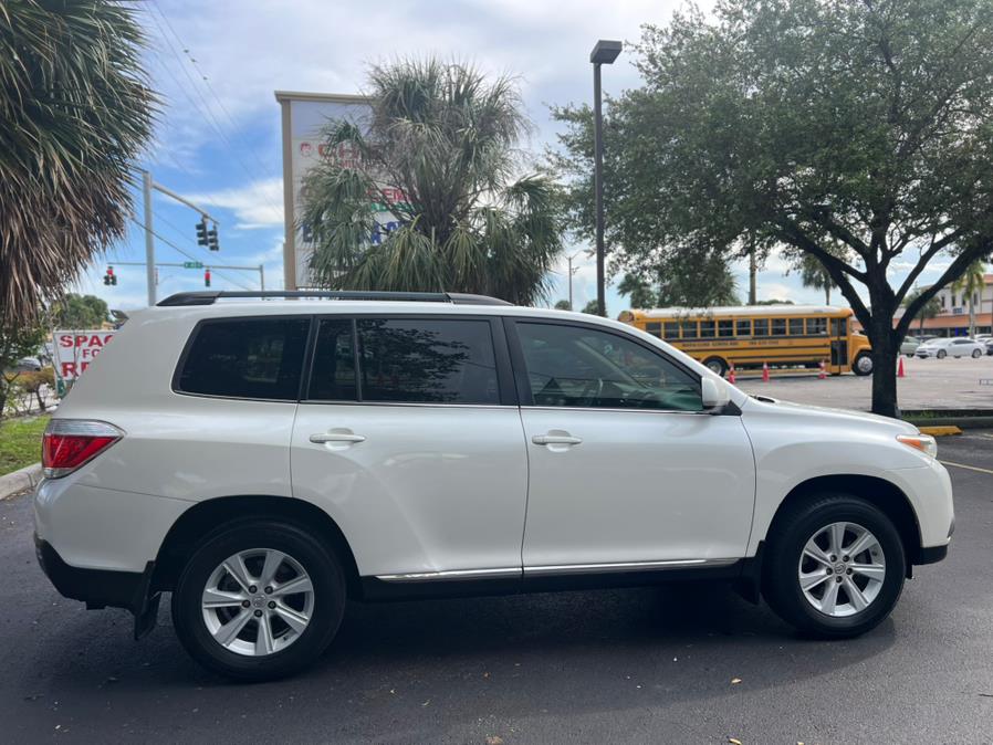 2013 Toyota Highlander FWD 4dr V6 SE (Natl), available for sale in Hialeah, Florida | The Palm Motors LLC. Hialeah, Florida 2013 Toyota Highlander FWD 4dr V6 SE (Natl), available for sale in Hialeah, Florida | The Palm Motors LLC. Hialeah, Florida