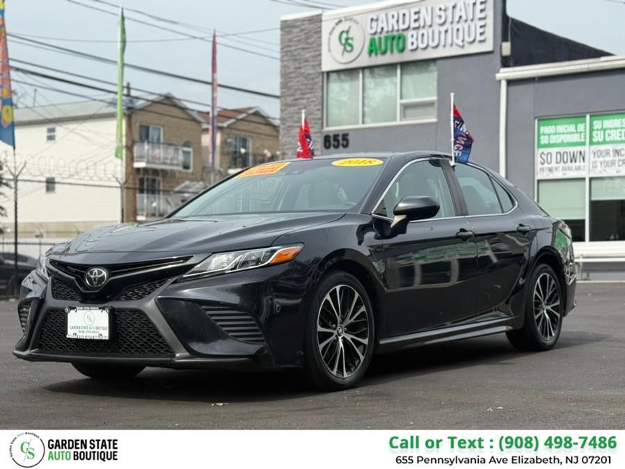 2018 Toyota Camry SE's photo