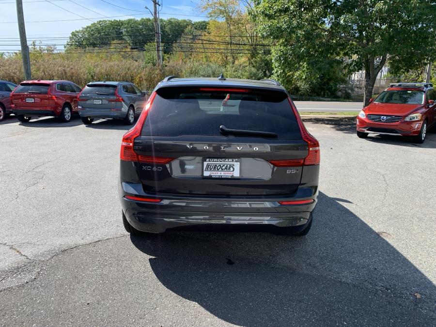 2022 Volvo XC60 B5 Momentum photo 4
