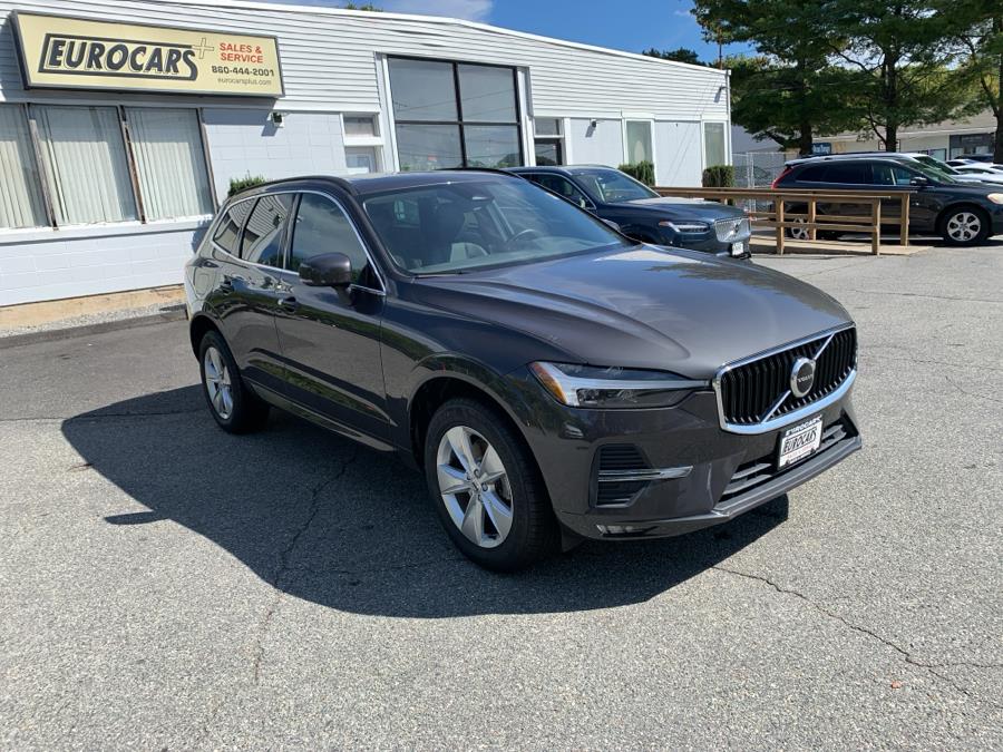 2022 Volvo XC60 B5 Momentum photo 2