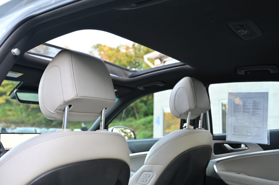 2022 Genesis G70 2.0T photo 21