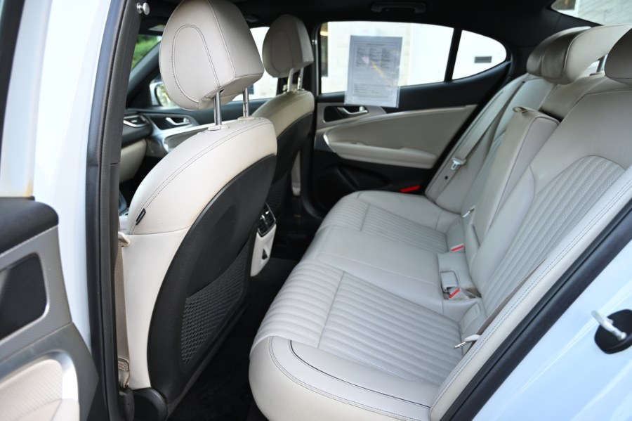 2022 Genesis G70 2.0T photo 16