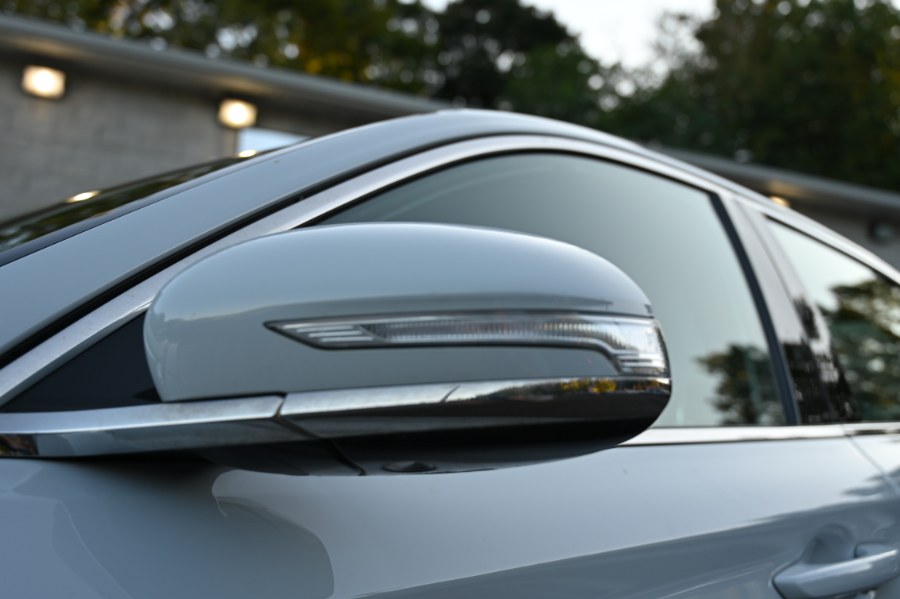 2022 Genesis G70 2.0T photo 11