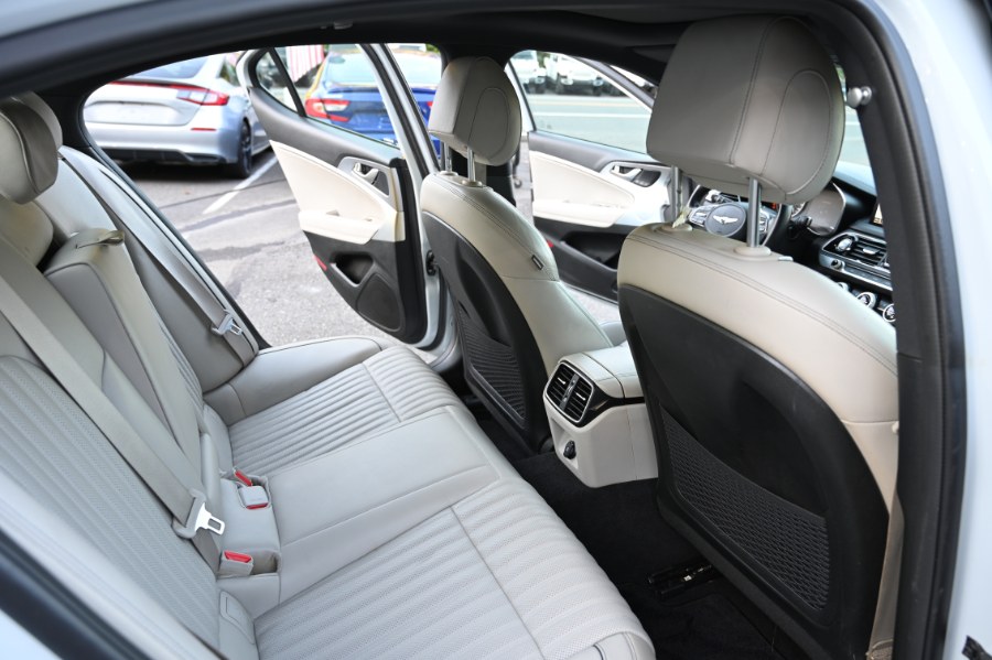2022 Genesis G70 2.0T photo 17