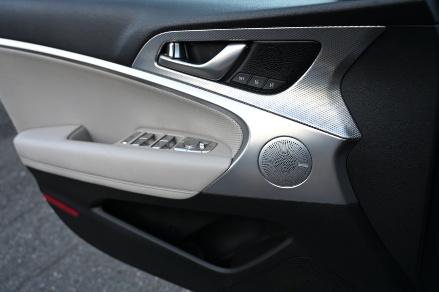 2022 Genesis G70 2.0T photo 22