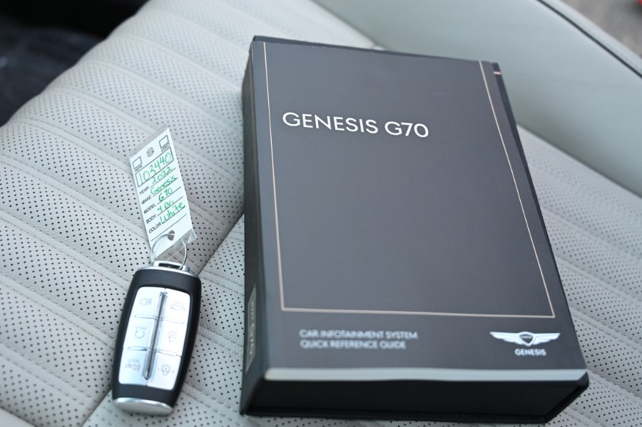 2022 Genesis G70 2.0T photo 28