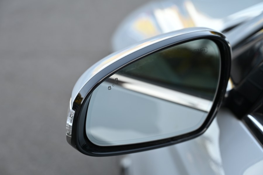 2022 Genesis G70 2.0T photo 12