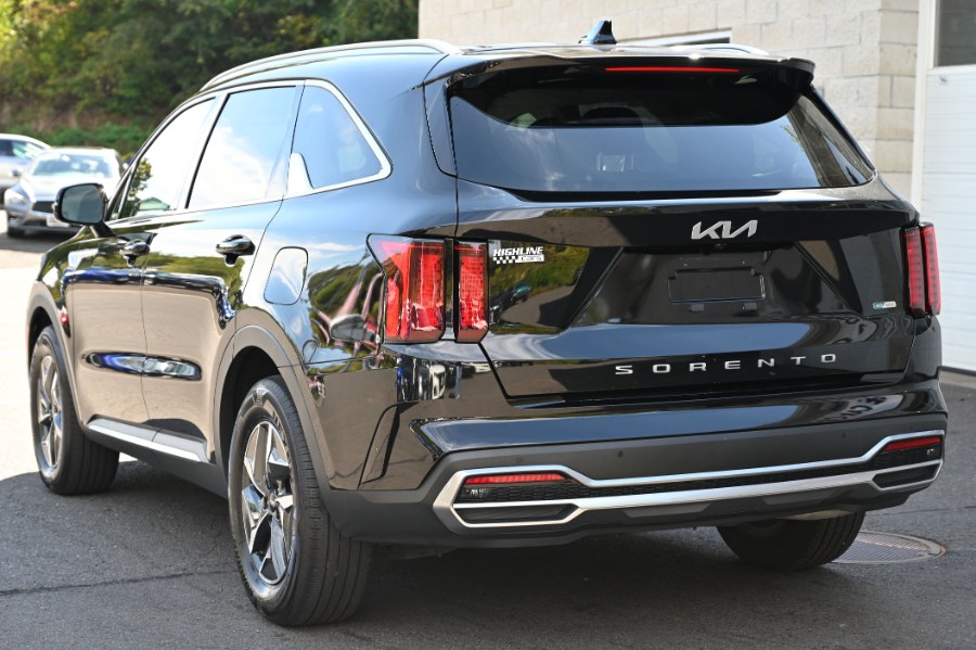 2022 Kia Sorento Hybrid S photo 2
