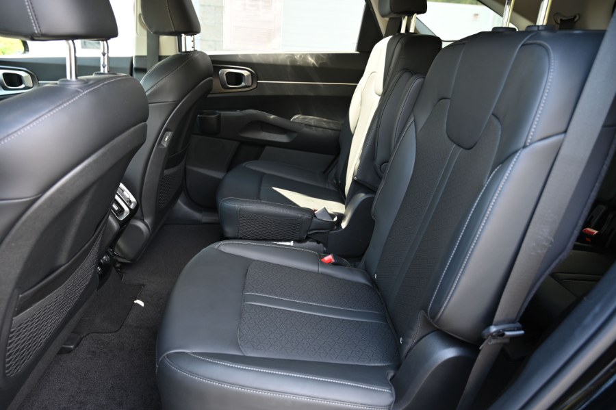 2022 Kia Sorento Hybrid S photo 16