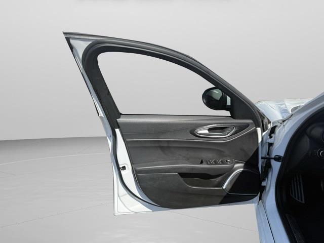 2022 Alfa Romeo Giulia Sprint, available for sale in Stratford, Connecticut | Wiz Leasing Inc. Stratford, Connecticut 2022 Alfa Romeo Giulia Sprint, available for sale in Stratford, Connecticut | Wiz Leasing Inc. Stratford, Connecticut