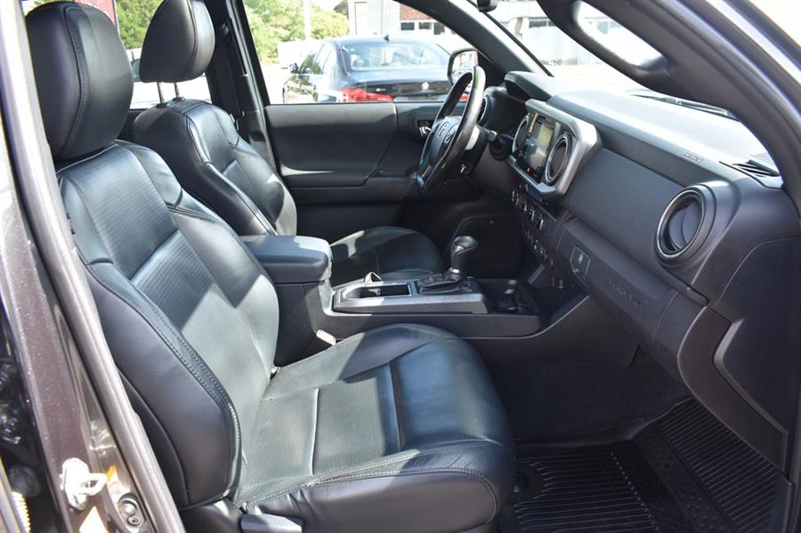 2018 Toyota Tacoma DOUBLE CAB, available for sale in Patchogue, New York | 112 Auto Plaza. Patchogue, New York 2018 Toyota Tacoma DOUBLE CAB, available for sale in Patchogue, New York | 112 Auto Plaza. Patchogue, New York