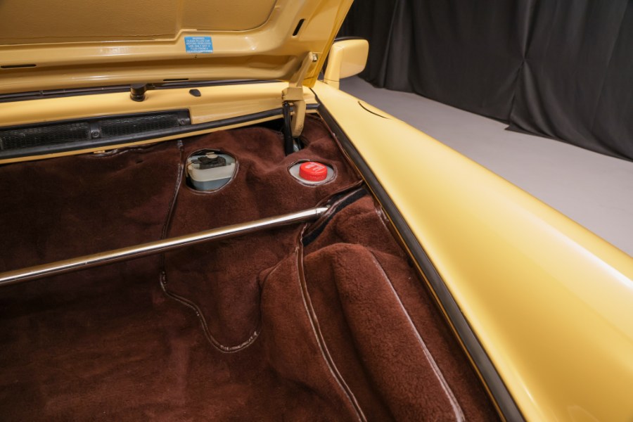 1986 Porsche 911 Carrera, available for sale in North Salem, New York | Meccanic Shop North Inc. North Salem, New York 1986 Porsche 911 Carrera, available for sale in North Salem, New York | Meccanic Shop North Inc. North Salem, New York