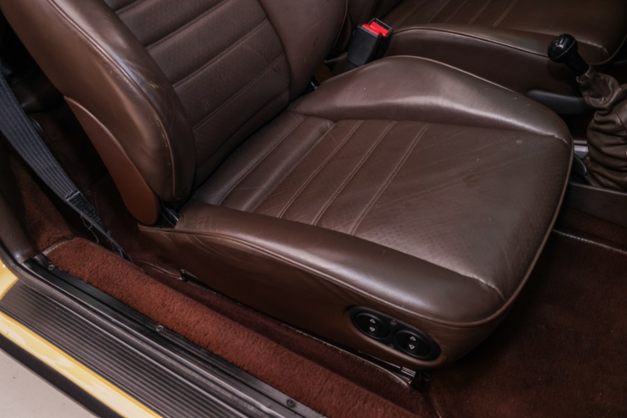 1986 Porsche 911 Carrera, available for sale in North Salem, New York | Meccanic Shop North Inc. North Salem, New York 1986 Porsche 911 Carrera, available for sale in North Salem, New York | Meccanic Shop North Inc. North Salem, New York