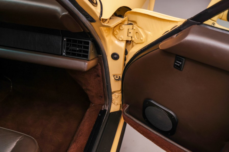 1986 Porsche 911 Carrera, available for sale in North Salem, New York | Meccanic Shop North Inc. North Salem, New York 1986 Porsche 911 Carrera, available for sale in North Salem, New York | Meccanic Shop North Inc. North Salem, New York