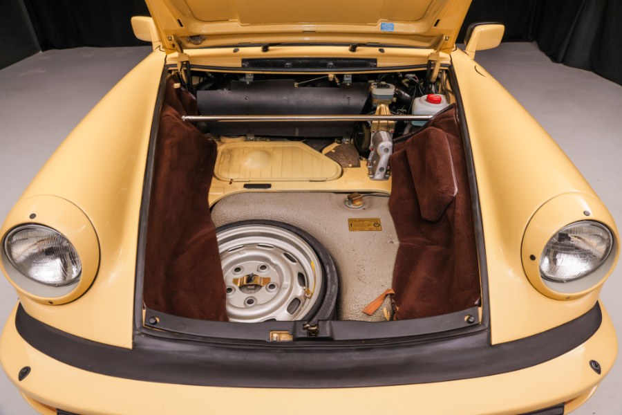 1986 Porsche 911 Carrera, available for sale in North Salem, New York | Meccanic Shop North Inc. North Salem, New York 1986 Porsche 911 Carrera, available for sale in North Salem, New York | Meccanic Shop North Inc. North Salem, New York