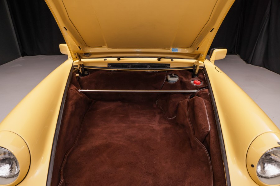 1986 Porsche 911 Carrera, available for sale in North Salem, New York | Meccanic Shop North Inc. North Salem, New York 1986 Porsche 911 Carrera, available for sale in North Salem, New York | Meccanic Shop North Inc. North Salem, New York