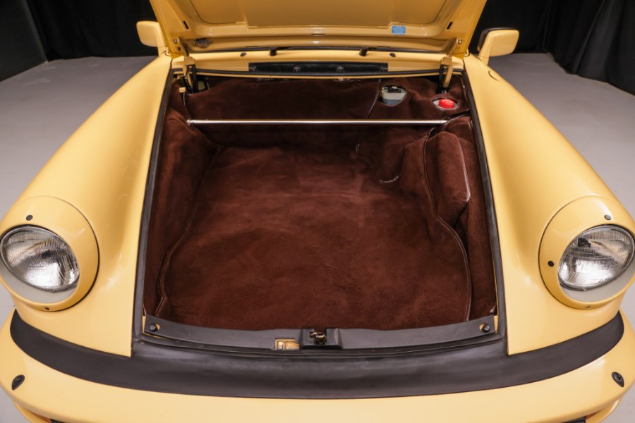 1986 Porsche 911 Carrera, available for sale in North Salem, New York | Meccanic Shop North Inc. North Salem, New York 1986 Porsche 911 Carrera, available for sale in North Salem, New York | Meccanic Shop North Inc. North Salem, New York