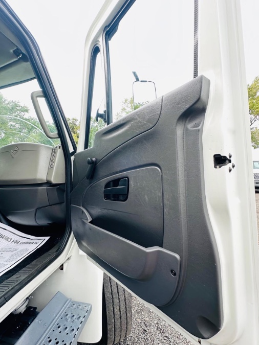 2018 International 4300 26 FEET DRY BOX  + CUMMINS  + LIFT GATE + NO CDL, available for sale in South Amboy, New Jersey | NJ Truck Spot. South Amboy, New Jersey 2018 International 4300 26 FEET DRY BOX  + CUMMINS  + LIFT GATE + NO CDL, available for sale in South Amboy, New Jersey | NJ Truck Spot. South Amboy, New Jersey