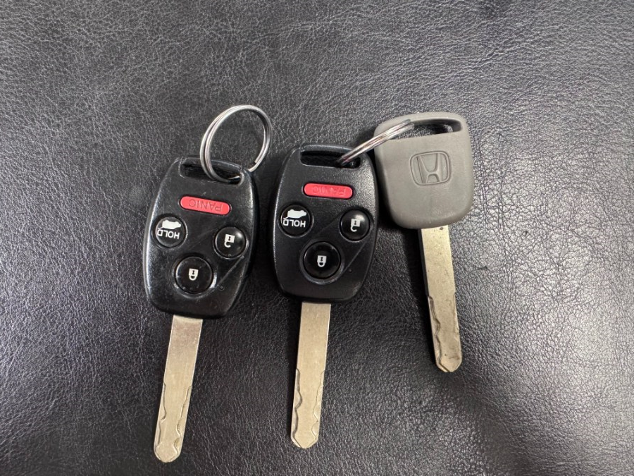 2012 Honda Pilot 4WD 4dr Touring w/RES & Navi, available for sale in Lyndhurst, New Jersey | Cars With Deals. Lyndhurst, New Jersey 2012 Honda Pilot 4WD 4dr Touring w/RES & Navi, available for sale in Lyndhurst, New Jersey | Cars With Deals. Lyndhurst, New Jersey