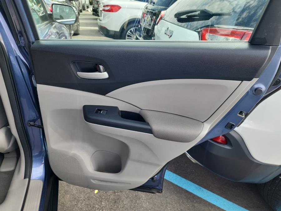 2013 Honda CR-V LX photo 33
