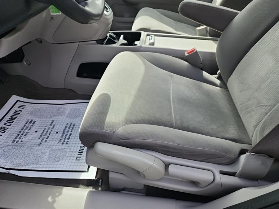 2013 Honda CR-V LX photo 24