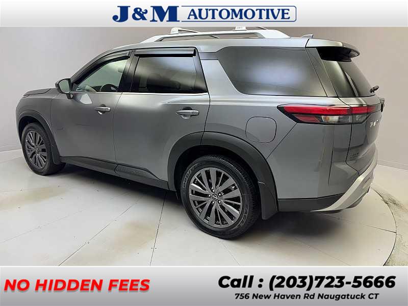 2022 Nissan Pathfinder SL photo 3