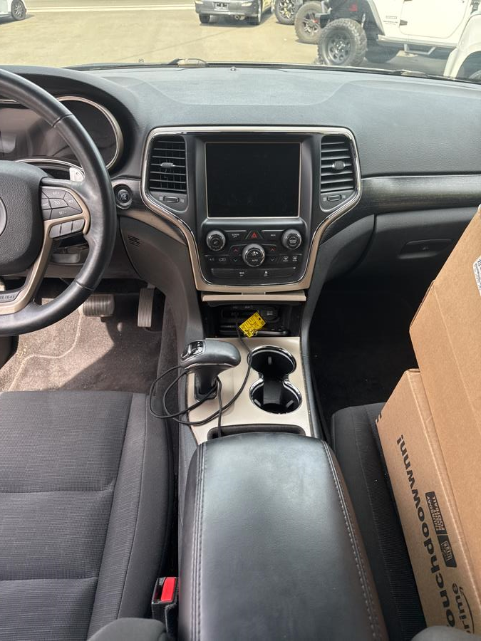 2014 Jeep Grand Cherokee 4WD 4dr Laredo, available for sale in Branford, Connecticut | Al Mac Motors 2. Branford, Connecticut 2014 Jeep Grand Cherokee 4WD 4dr Laredo, available for sale in Branford, Connecticut | Al Mac Motors 2. Branford, Connecticut