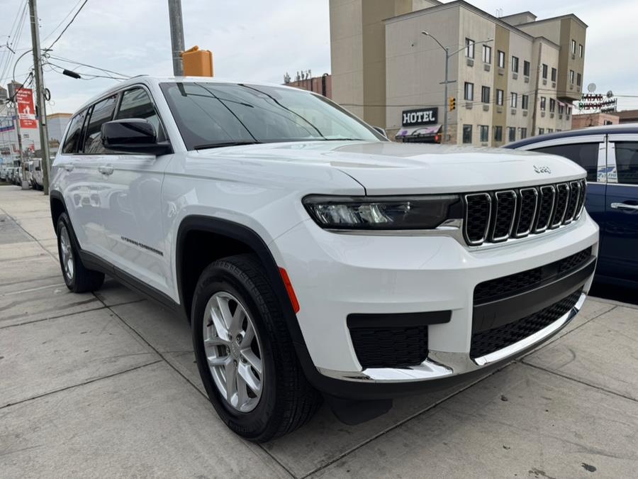 2023 Jeep Grand Cherokee Laredo photo 3