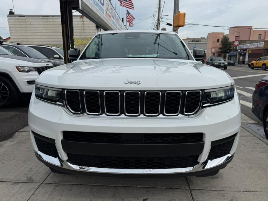 2023 Jeep Grand Cherokee Laredo photo 2