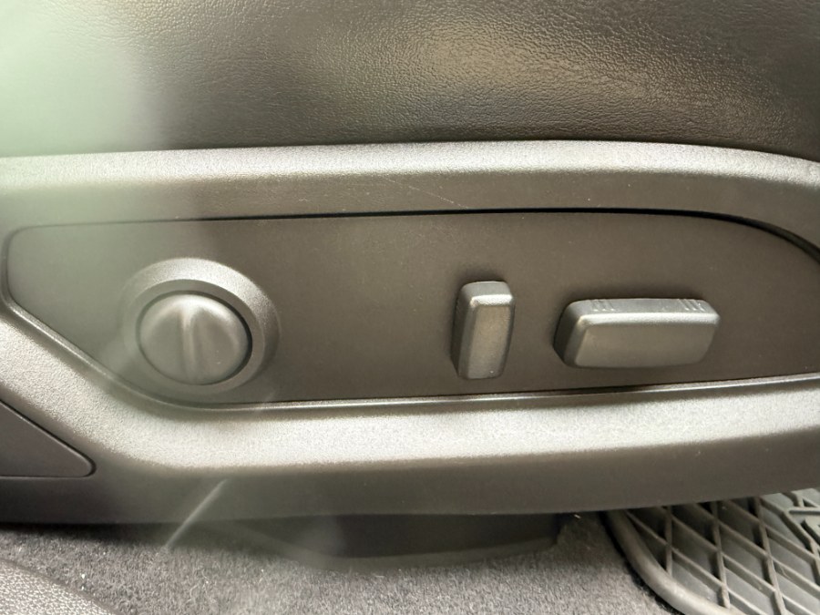 2015 GMC Acadia AWD 4dr Denali, available for sale in Bristol, Connecticut | Bristol Auto Center LLC. Bristol, Connecticut 2015 GMC Acadia AWD 4dr Denali, available for sale in Bristol, Connecticut | Bristol Auto Center LLC. Bristol, Connecticut
