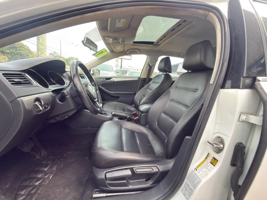2017 Volkswagen Jetta 1.4T SE Auto, available for sale in Manchester, Connecticut | Carsonmain LLC. Manchester, Connecticut 2017 Volkswagen Jetta 1.4T SE Auto, available for sale in Manchester, Connecticut | Carsonmain LLC. Manchester, Connecticut