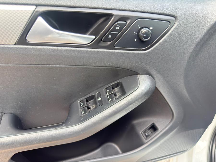 2017 Volkswagen Jetta 1.4T SE Auto, available for sale in Manchester, Connecticut | Carsonmain LLC. Manchester, Connecticut 2017 Volkswagen Jetta 1.4T SE Auto, available for sale in Manchester, Connecticut | Carsonmain LLC. Manchester, Connecticut