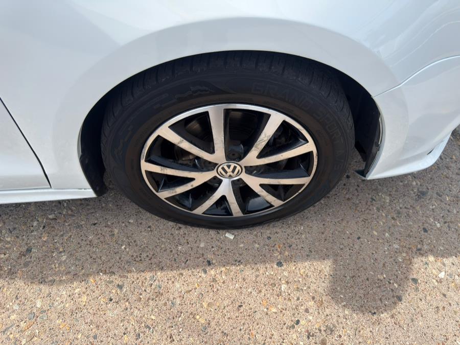 2017 Volkswagen Jetta 1.4T SE Auto, available for sale in Manchester, Connecticut | Carsonmain LLC. Manchester, Connecticut 2017 Volkswagen Jetta 1.4T SE Auto, available for sale in Manchester, Connecticut | Carsonmain LLC. Manchester, Connecticut
