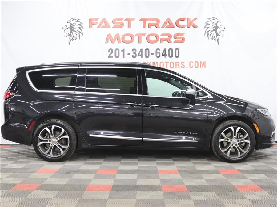 2022 Chrysler Pacifica Pinnacle photo 3